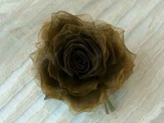 マロン色の巻き薔薇 * シルクオーガンジー製 * コサージュの画像