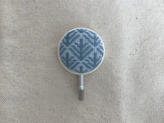 こぎん刺しのマグネットフック〈松笠〉の画像