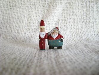 小さな小さなサンタクロース 木彫りの画像