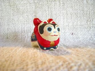 小さな小さな犬張り子(木彫り)の画像