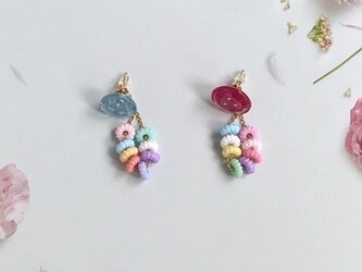 【FR】【2way】きれい色ボタンとドーナツビーズのピアスの画像