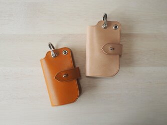 ペアのキーケース　スマートキー対応　2個セット【名入れ・選べる革】金具シルバー色の画像