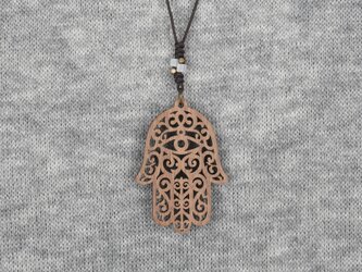 ハムサのネックレス　クルミの木のウッドアクセサリーの画像
