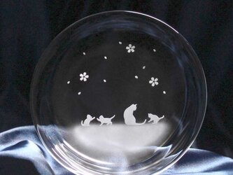 【桜舞う季節】猫モチーフのガラス小皿 ★名入れ加工対応品（有料）の画像