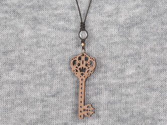 鍵のネックレスCRYSTAL　クルミの木のウッドアクセサリーの画像