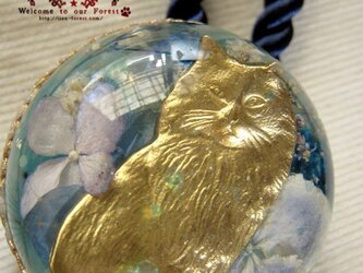 あじさいネコのループタイの画像