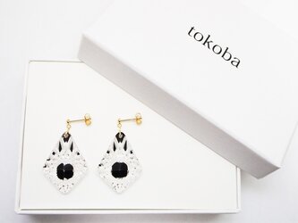tokoba ピラミッド･ピアス 黒 くもの巣(K18)の画像