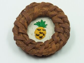 ラタン刺繍ブローチ【パイナップル】の画像