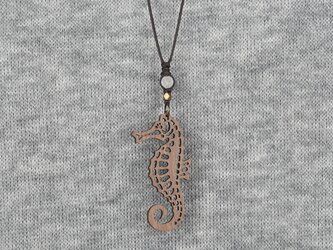 シーホースのネックレスFROST　クルミの木のウッドアクセサリーの画像