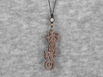 ヤモリのネックレスFROST　クルミの木のウッドアクセサリーの画像