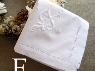 Aging手刺繍イニシャルハンカチ　ホワイトFの画像