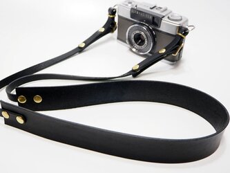 カメラストラップ シンプル 革 コンパクトカメラ デジカメ用の金具付き 日本製オイルヌメ革使用 ブラックの画像