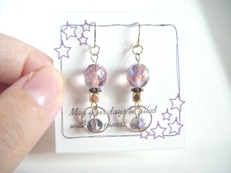 再再販☆ラウンドとライラックカラーのピアスの画像