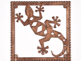 ウッドフレーム「ヤモリ」（木の壁飾り Wooden Wall Decoration）の画像