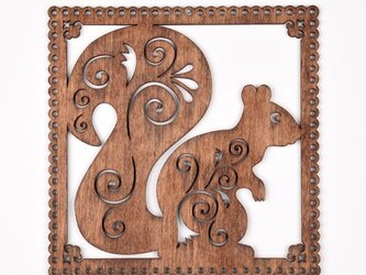 ウッドフレーム「リス」（木の壁飾り Wooden Wall Decoration）の画像