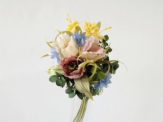 チューリップの花束 クリーム星のお花と * シルク絖製等 * コサージュの画像
