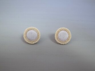 ヴィンテージボタン風ピアス(ライトブルー)の画像