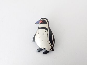 フンボルトペンギン親 漆ブローチの画像
