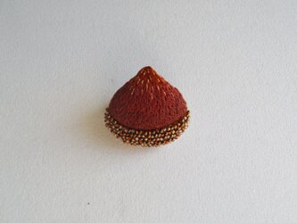 栗ブローチの画像