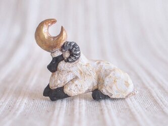 受中制作 ブローチ 微睡みの羊（ボックス付き）の画像