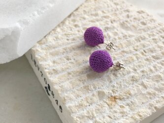 コットンレース糸の編み玉イヤリング/ピアス 紫の画像