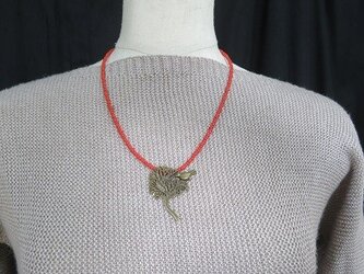 樹と鳥のペンダントの画像