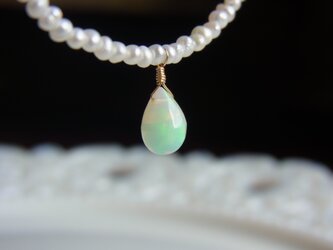 オパールと小さな淡水のネックレス