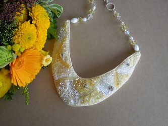 ビーズ刺繍のネックレスの画像