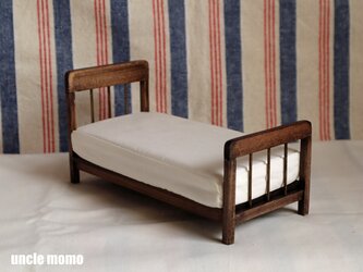 ドール用ベッド　シングル（色：エボニー）　1/12ミニチュア家具の画像