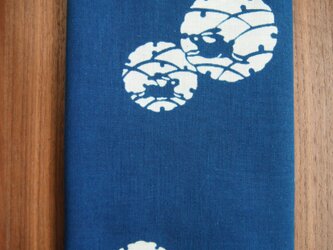 天然藍の型染め手拭い  雪輪兎の画像