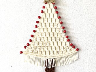 マクラメ編みの白くシンプルなクリスマスツリー/タペストリー～外せる金色の星付き♪の画像