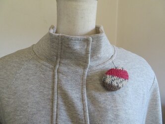 カラフルニットのブローチの画像