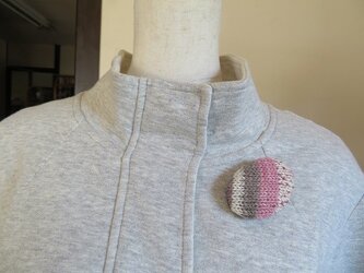 カラフルニットのブローチの画像