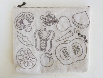 お野菜刺繍のポーチの画像