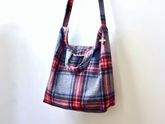 シャギータータンチェックの2wayショルダーバッグ（L)☆グレー×レッドの画像