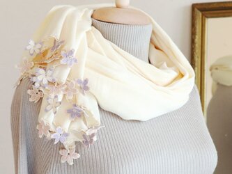 【再販】レースの花付き パシュミナストール「桜」ミルクホワイトの画像