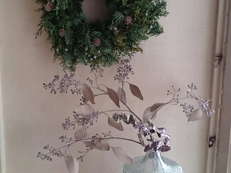 フレッシュグリーンのクリスマスリースの画像