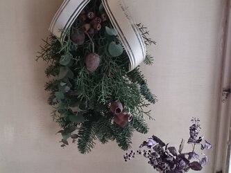 フレッシュグリーンのクリスマススワッグの画像