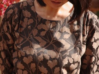 JACQUARD BLOUSE ジャガードトップス　どんぐりの森　ブラウンの画像