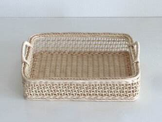 B５用紙の入る四角いバスケットの画像