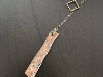 赤泥彩「rectangle」head with brass チョーカーの画像