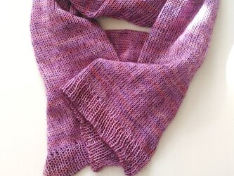 オシャレ!ワインレッド色なニットマフラーの画像