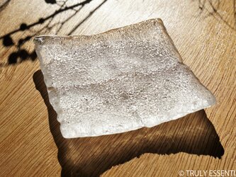 無色透明ガラスのアクセサリートレイ - 「 KAZEの肌 」● 11cm角の画像