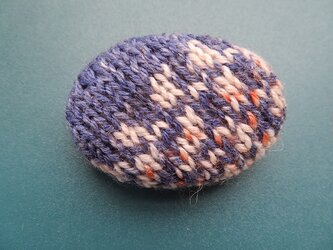 カラフルニットのブローチの画像