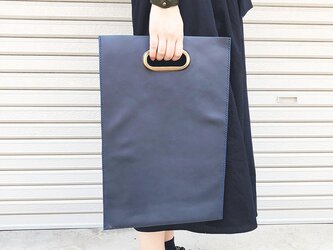 真鍮持ち手の本屋さん革鞄　雑誌サイズ　紺色の画像