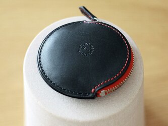 ふっくらしたコインケース "Luna" ・ブラック×レッドの画像