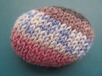 カラフルニットのブローチの画像