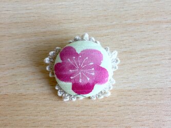 梅の花のまんまるブローチ(ぴんく)の画像