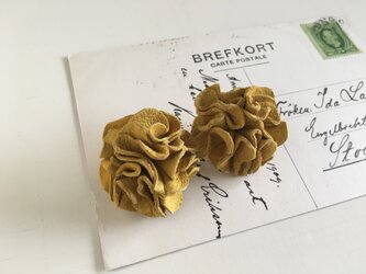 【イヤリング】フリルの耳飾り -toiro- （イエロー）の画像