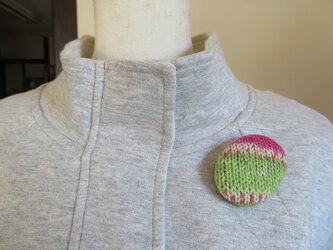 カラフルニットのブローチの画像